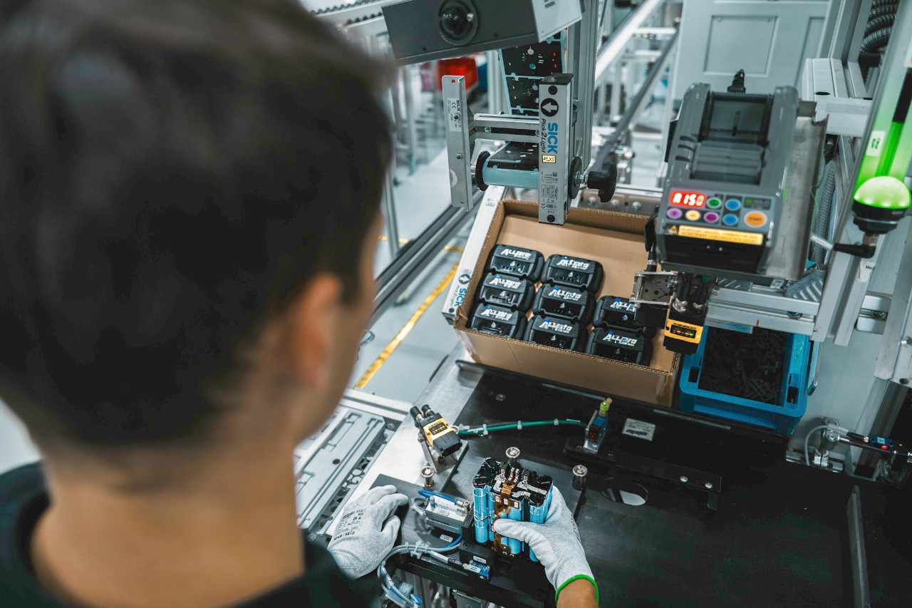 Elektronikken er udstyret med en sikkerhedsanordning.