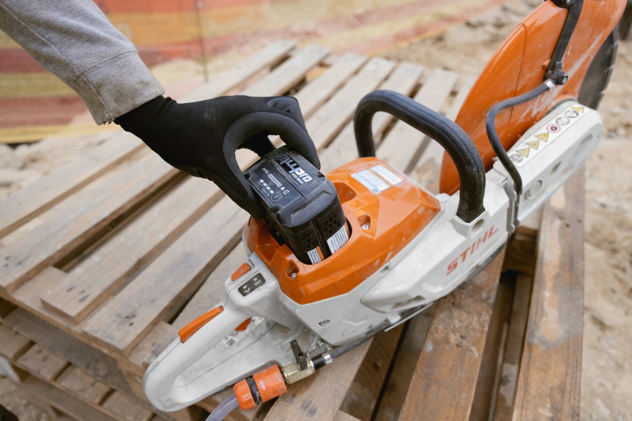 I TSA 350 anvendes et STIHL ALLPRO 300.0 P-batteri